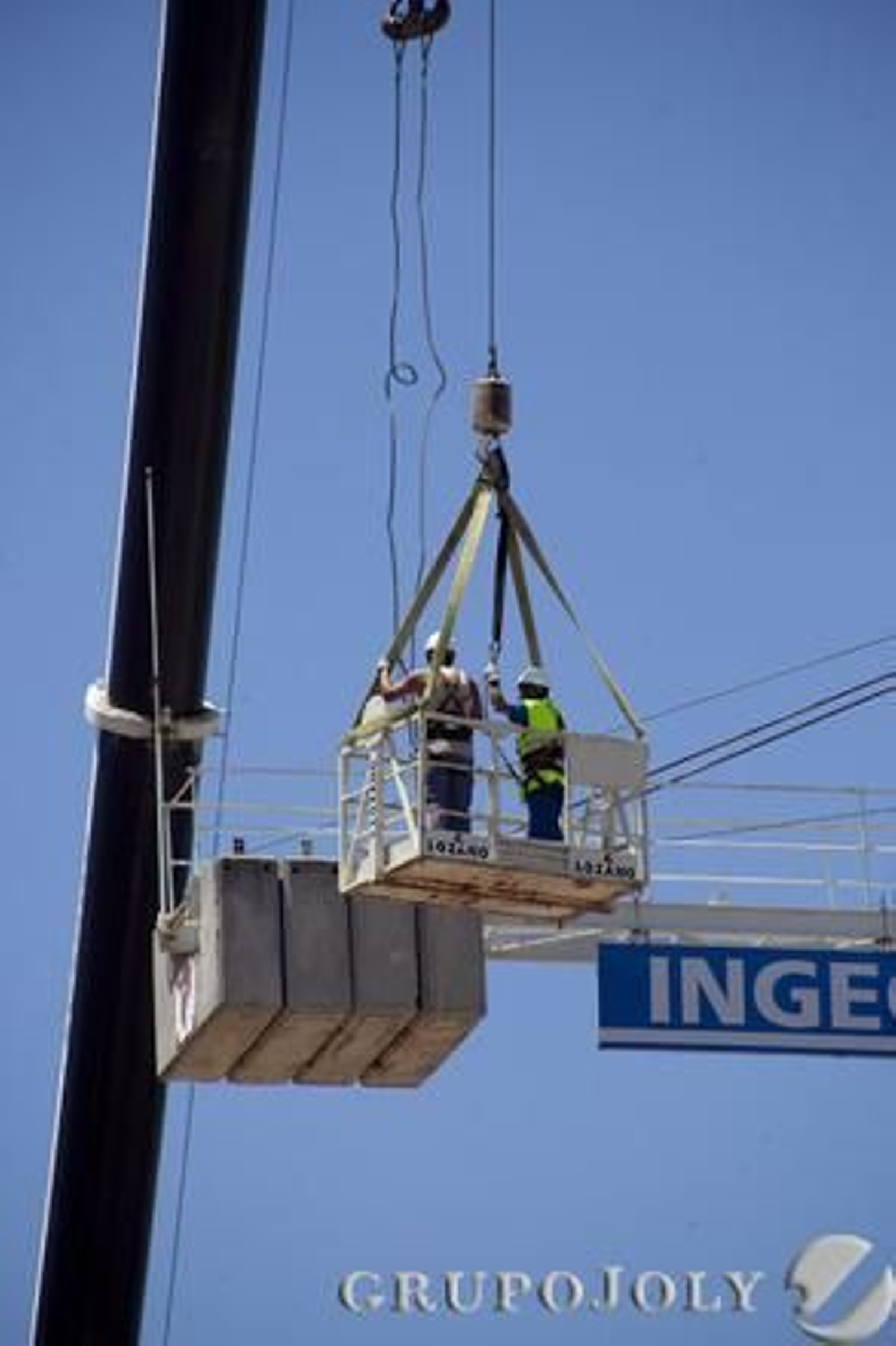 Trabajos de desmontaje de la grúa.

Foto: Jaime Martínez