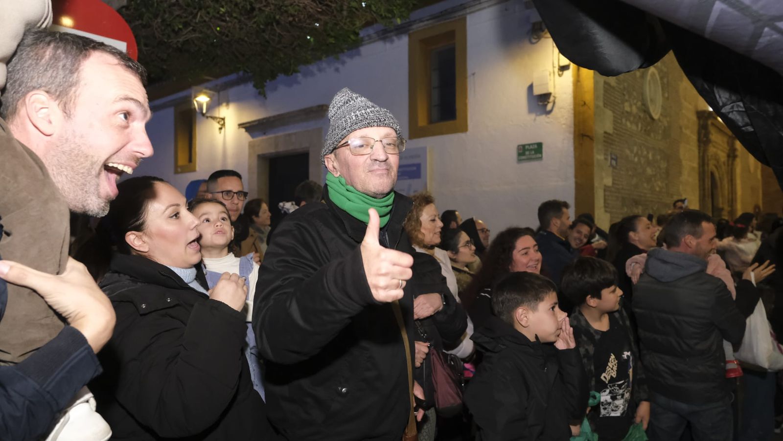 Imágenes de la cabalgata de Huércal de Almería: miles de personas reciben a los Reyes Magos