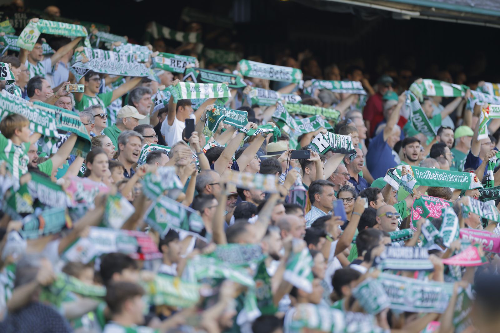 Búscate en la fotos del Betis-Sparta