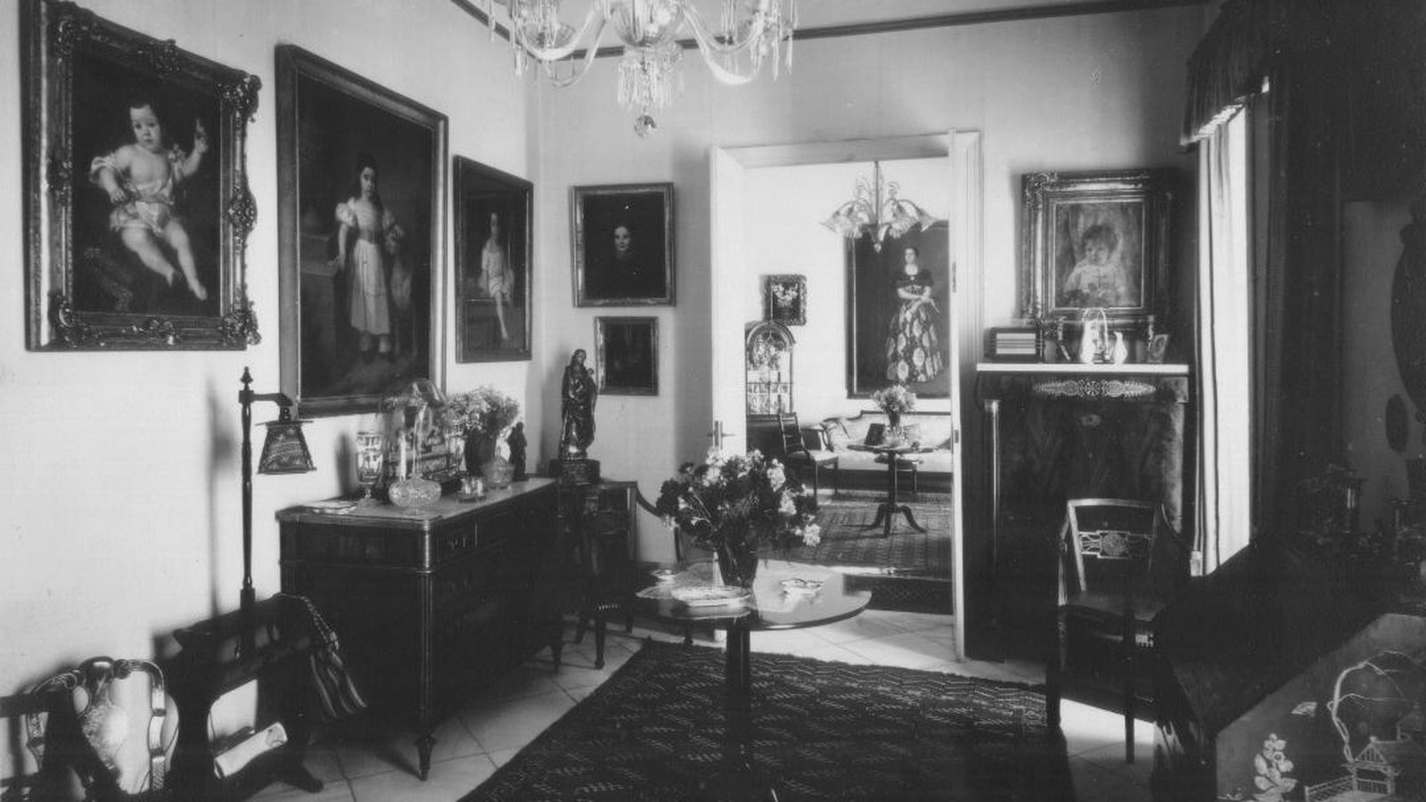 Recibidor. En él estaban colocados los retratos familiares de la época.