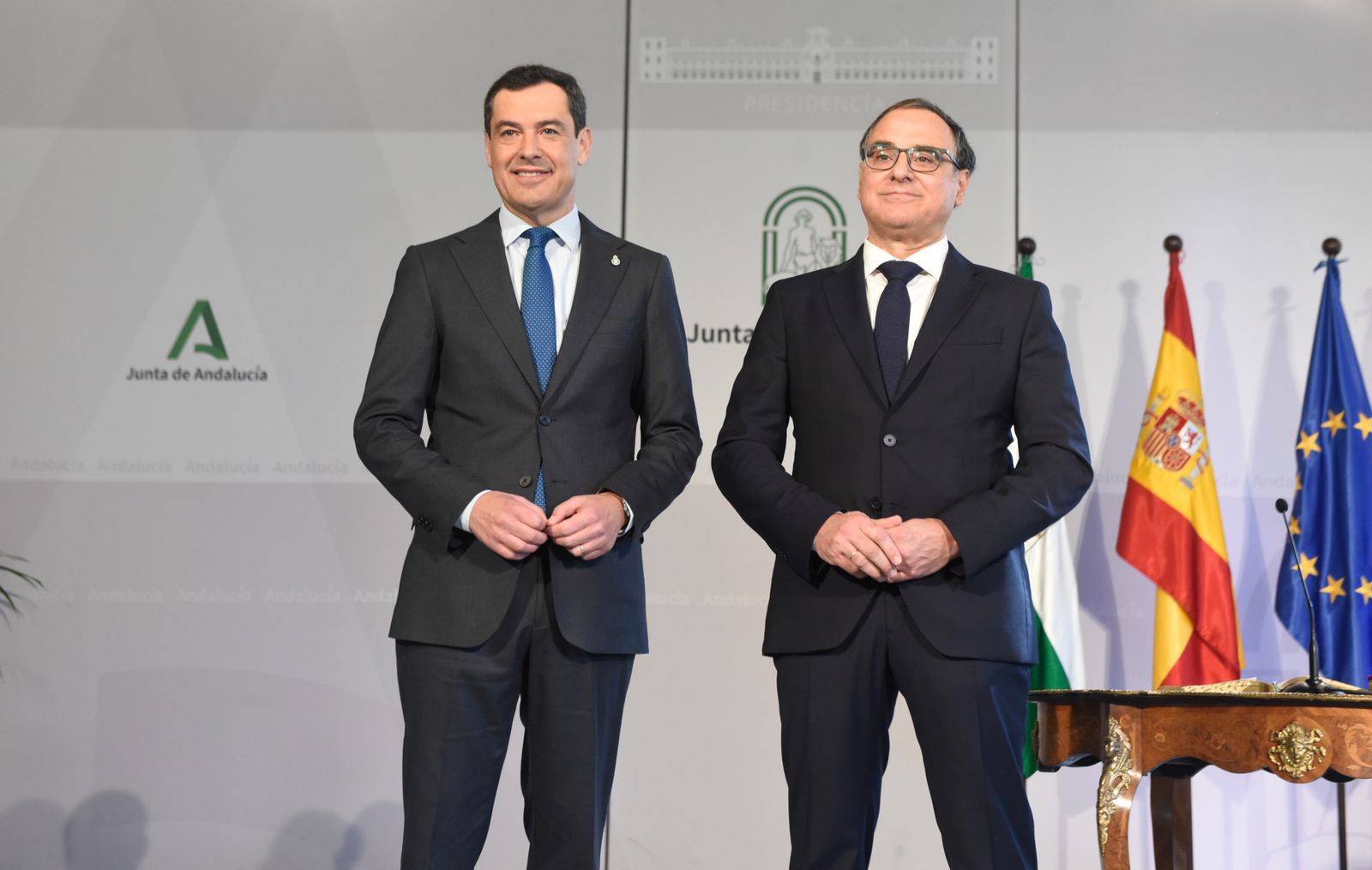 El rector de la Universidad de Almería, José Joaquín Céspedes, ha tomado posesión de su cargo