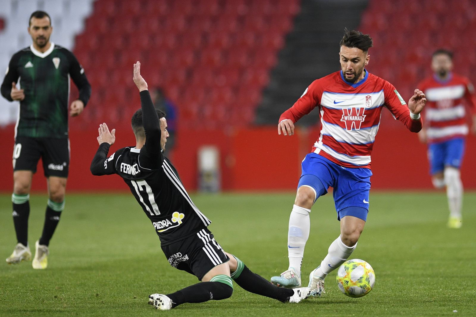 Alberto López recibe una entrada en el último encuentro del filial