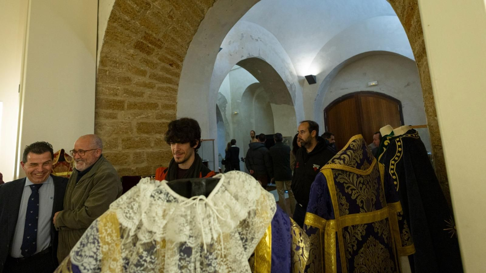 Inaugurada la muestra 'Dei Craft': San Fernando muestra su patrimonio cofrade