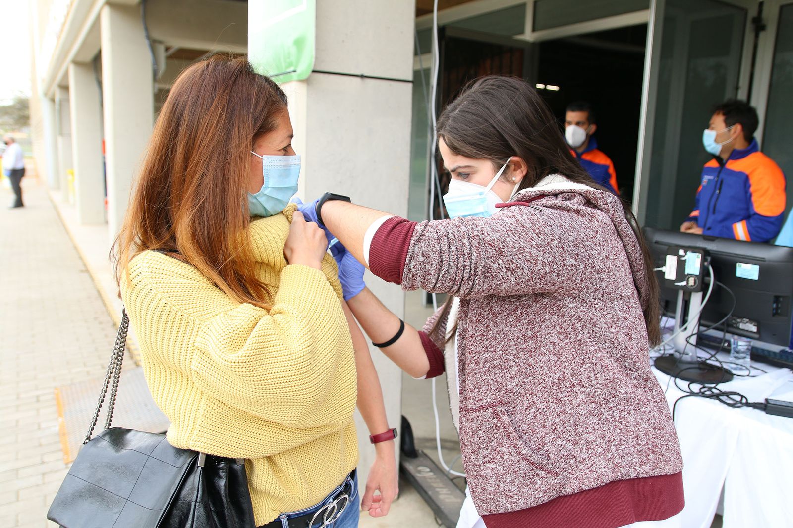 Vacunación en el Palacio de los Juegos Mediterráneos de Almería.