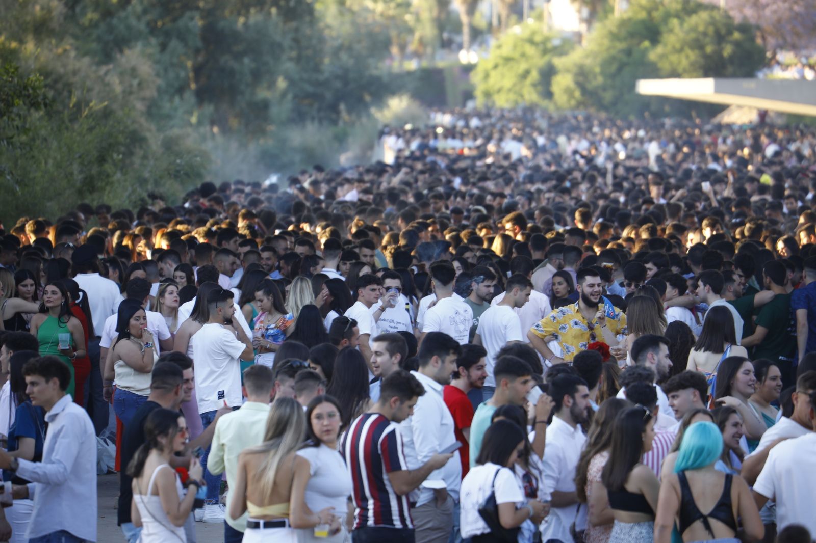 Feria de Córdoba: Las imágenes del botellón multitudinario, en imágenes