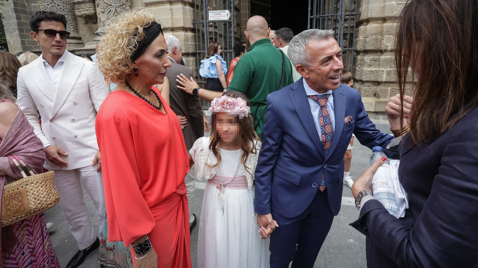 Imágenes de los asistentes a la comunión de la nieta del empresario José Luis López en Jerez