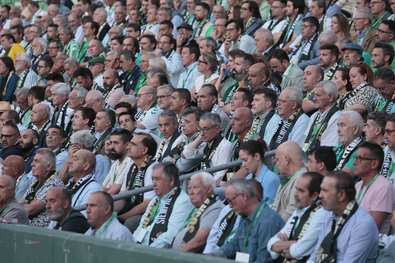 Búscate en el acto Siempre Verdiblancos