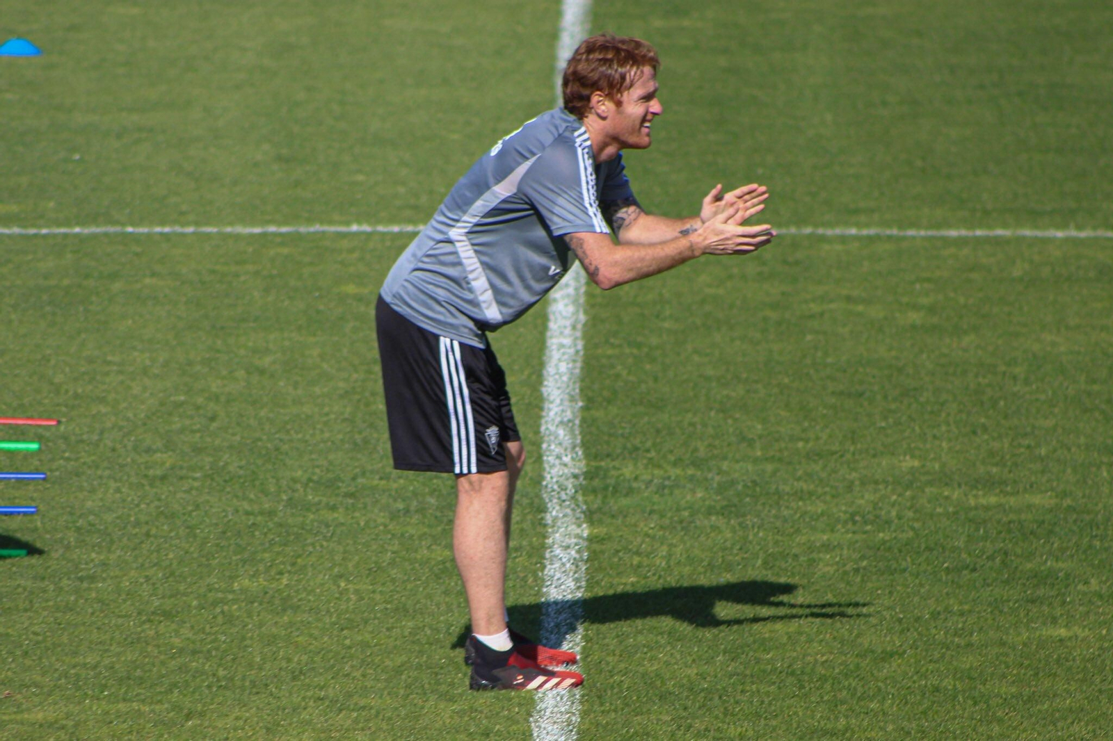 Álex Fernández vuelve hoy al once tras cumplir un partido de sanción.