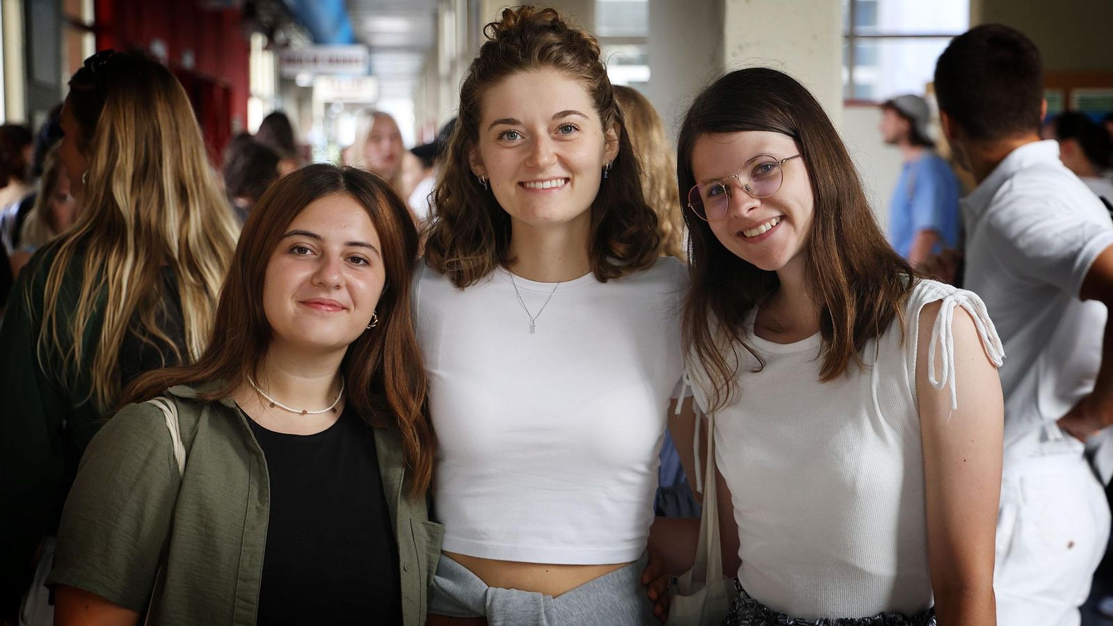 Tres estudiantes del programa Erasmus este 2024-25. Tres estudiantes del programa Erasmus este 2024-25.