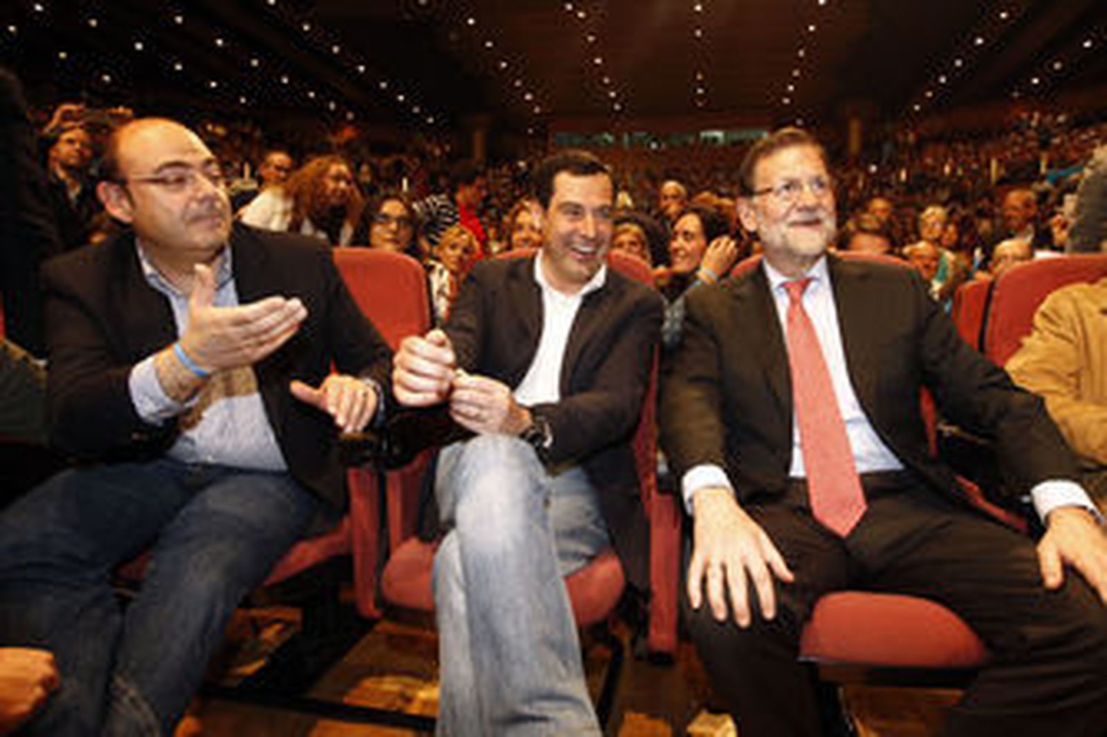 Sebastián Pérez, junto a Juanma Moreno y Rajoy durante una campaña.