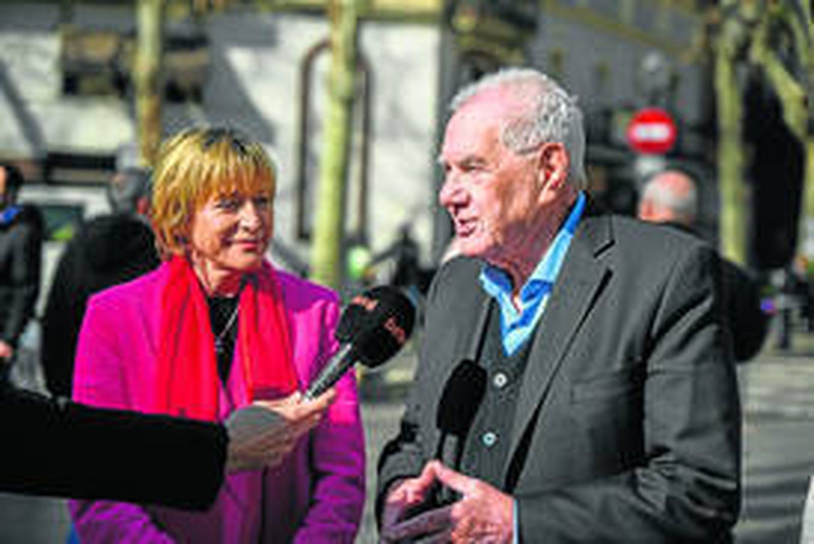 Carme Forcadell junto a líder de ERC, Ernest Maragall.