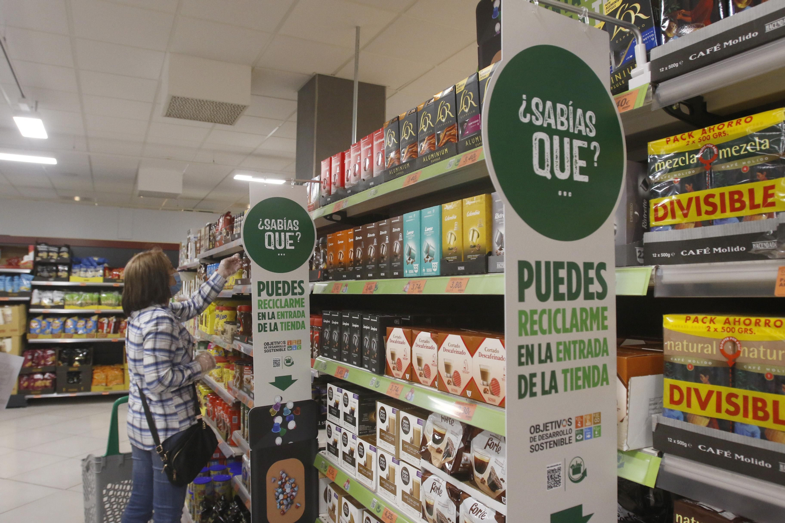 Interior de una tienda de Mercadona en Córdoba.