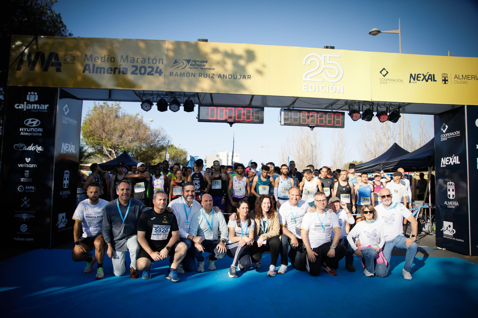 Imágenes de la salida de la Media maratón Ciudad de Almería