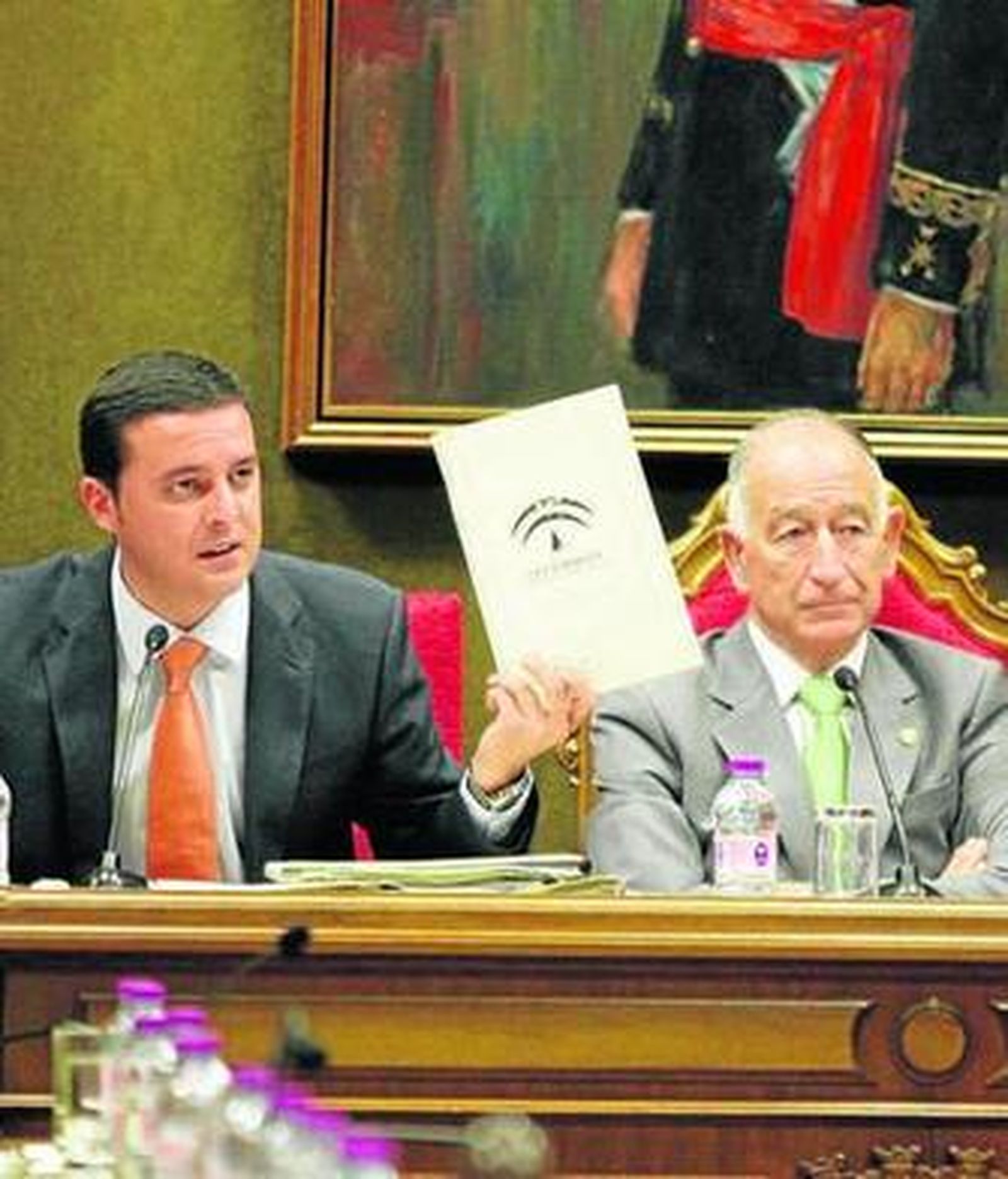 García mostró un informe de la deuda de la Junta en el pleno.