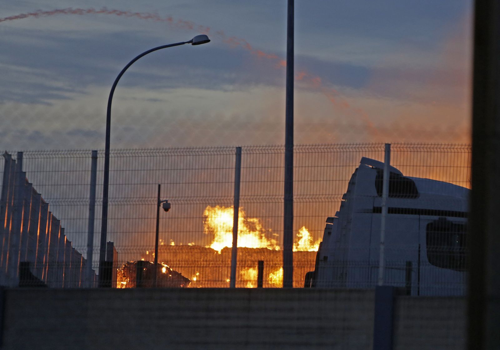 Incendio en Alcalá. Polig.La Red Sur
