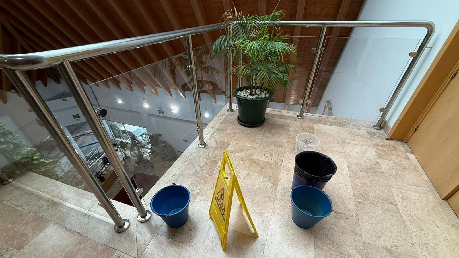 Colección de cubos en el centro documental José Luis Cano, este viernes en Algeciras.