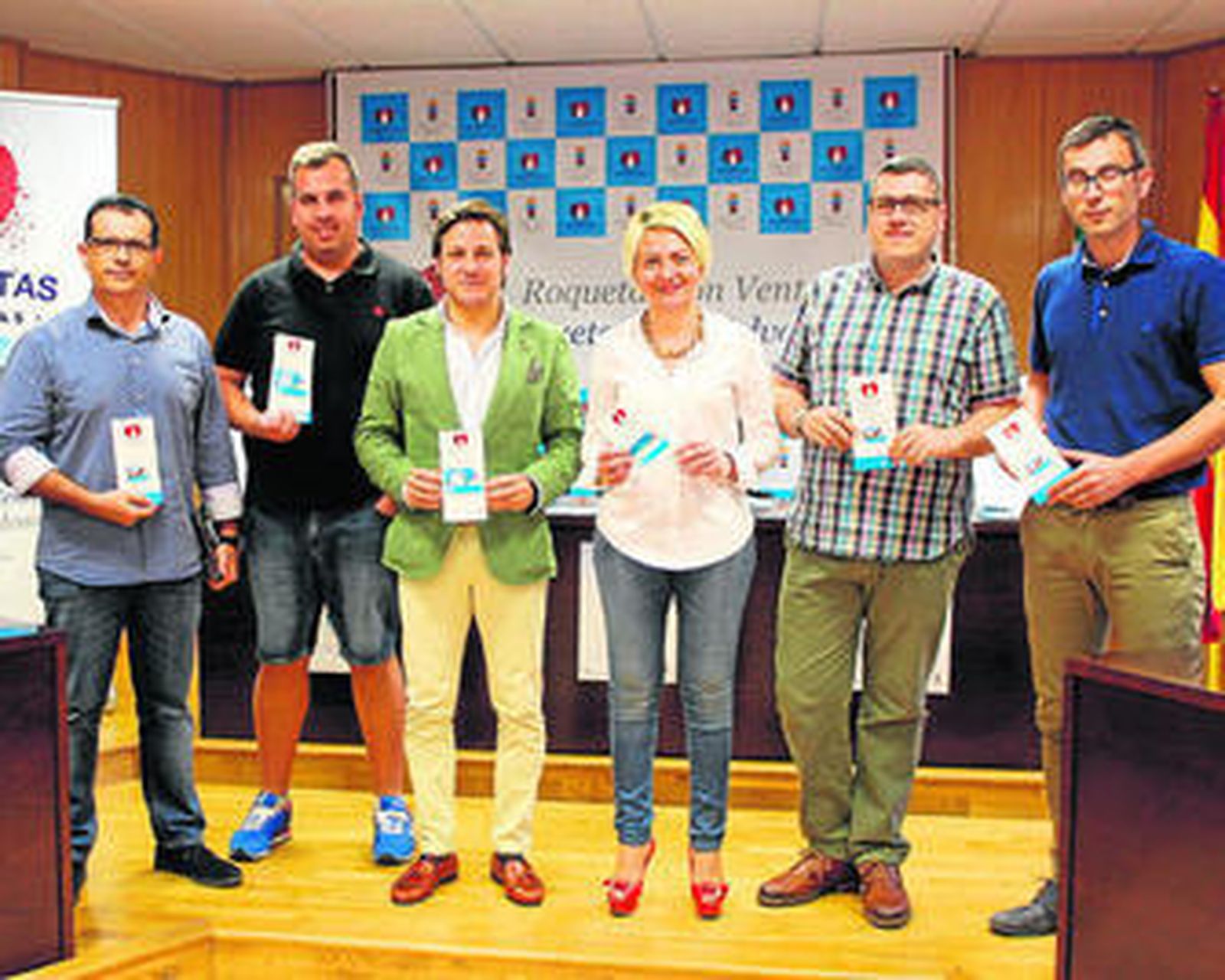 Asistentes al acto de presentación de la nueva etapa de 'Roquetas Fidelitas', ayer en el Ayuntamiento.