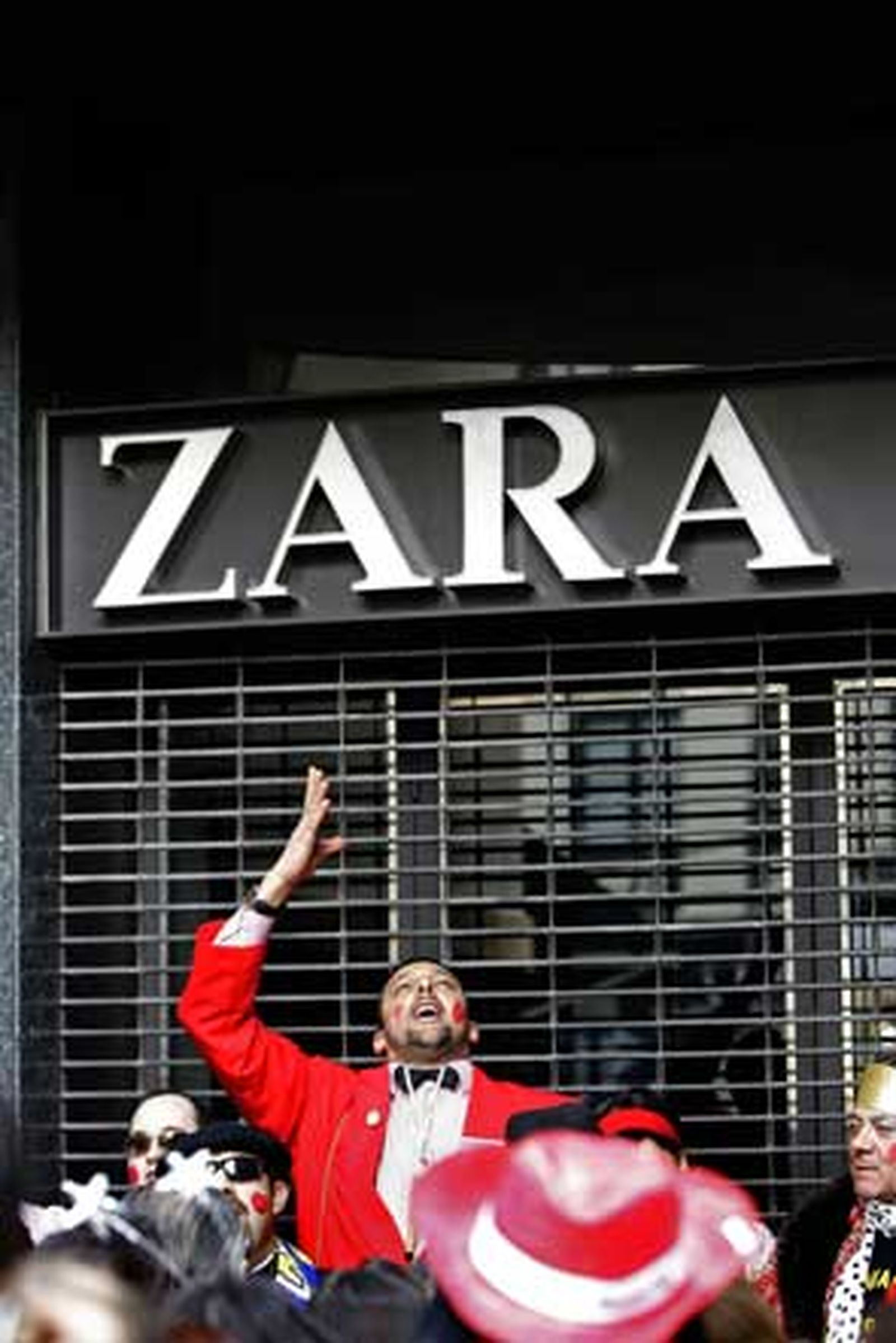 Gaditanos y foráneos tomaron las calles del centro en el primer fin de semana de Carnaval

Foto: Julio Gonzalez