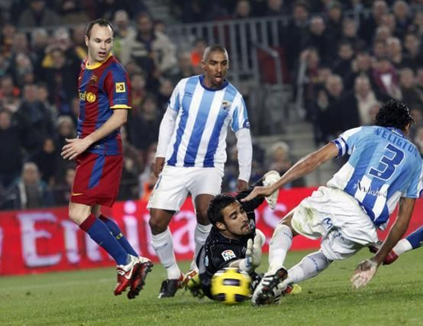 El Málaga se va goleado del Camp Nou ante una nueva exhibición del Barça (4-1). / Reuters