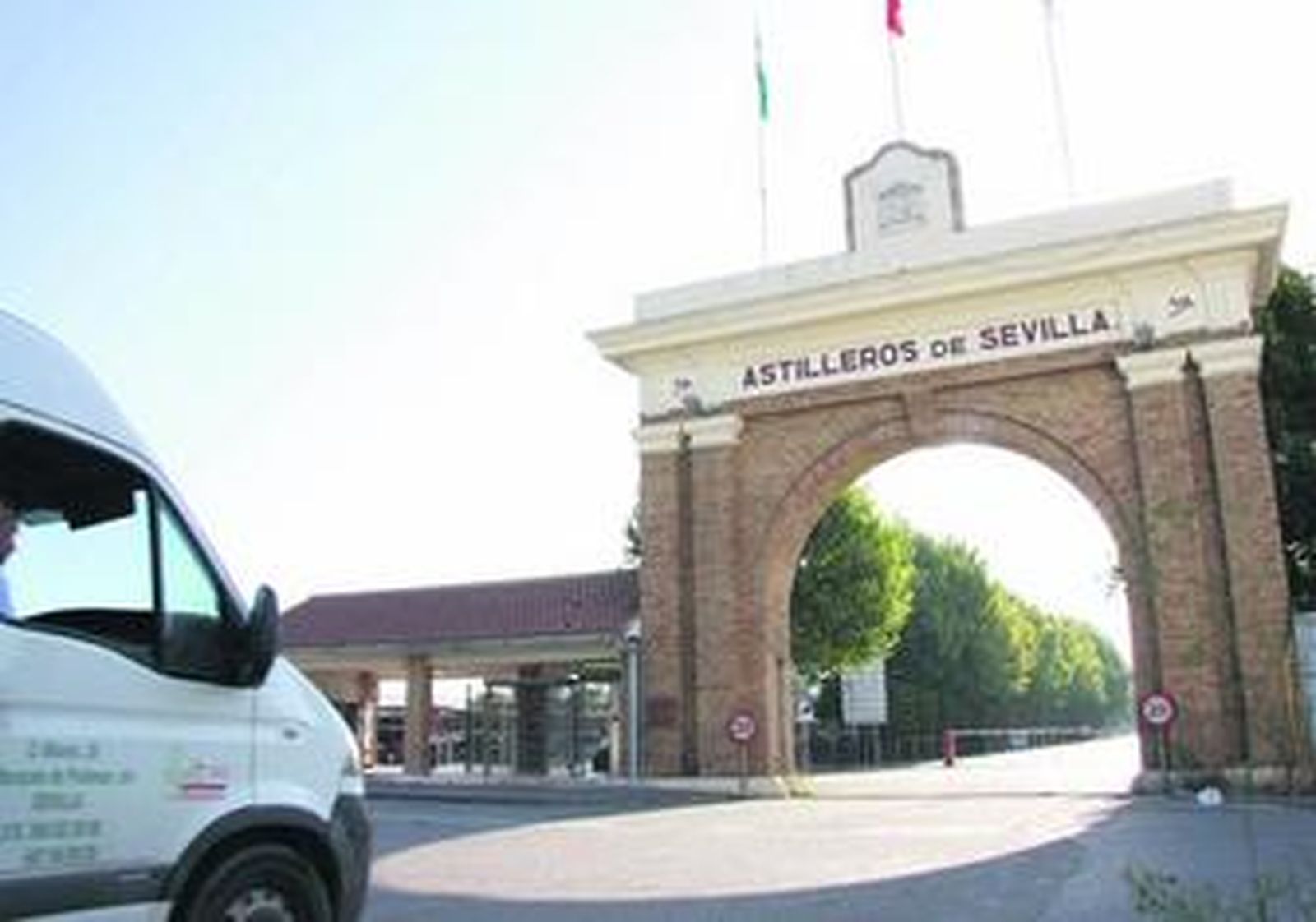 Acceso principal a la factoría de Astilleros de Sevilla.