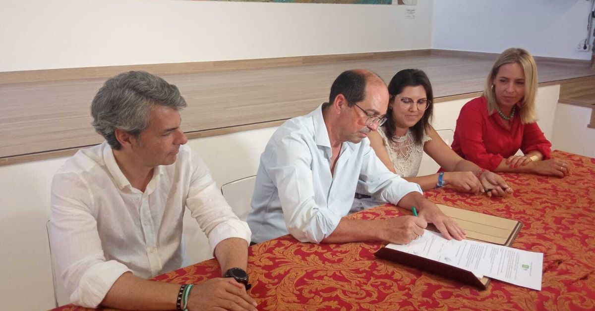 La candidata del PP formaliza con los andalucistas su entrada en el ...