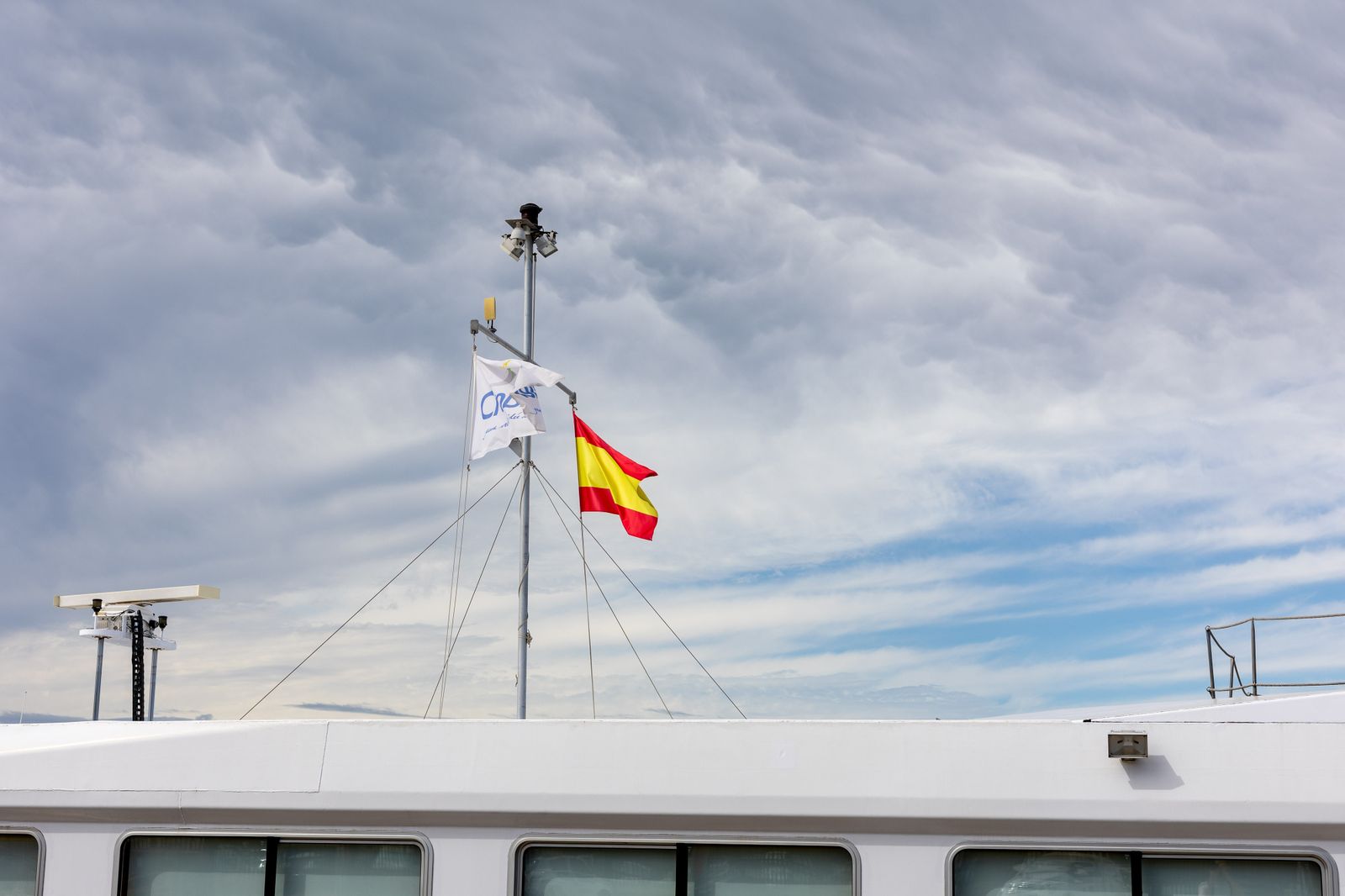 Las impresionantes imágenes del buque La Belle de Cadix en el Puerto de Huelva