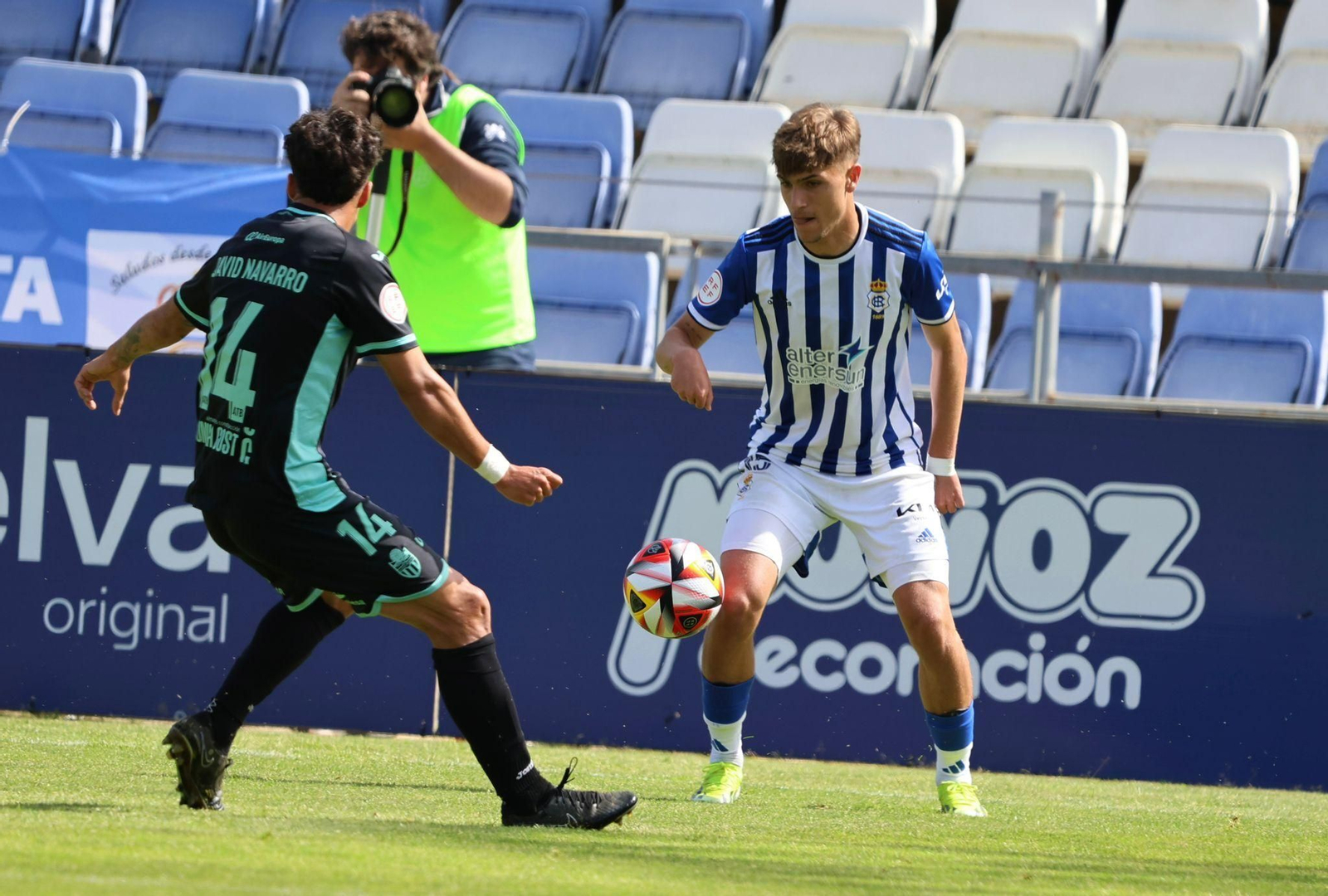 Cara a cara entre De la Rosa y David Navarro.