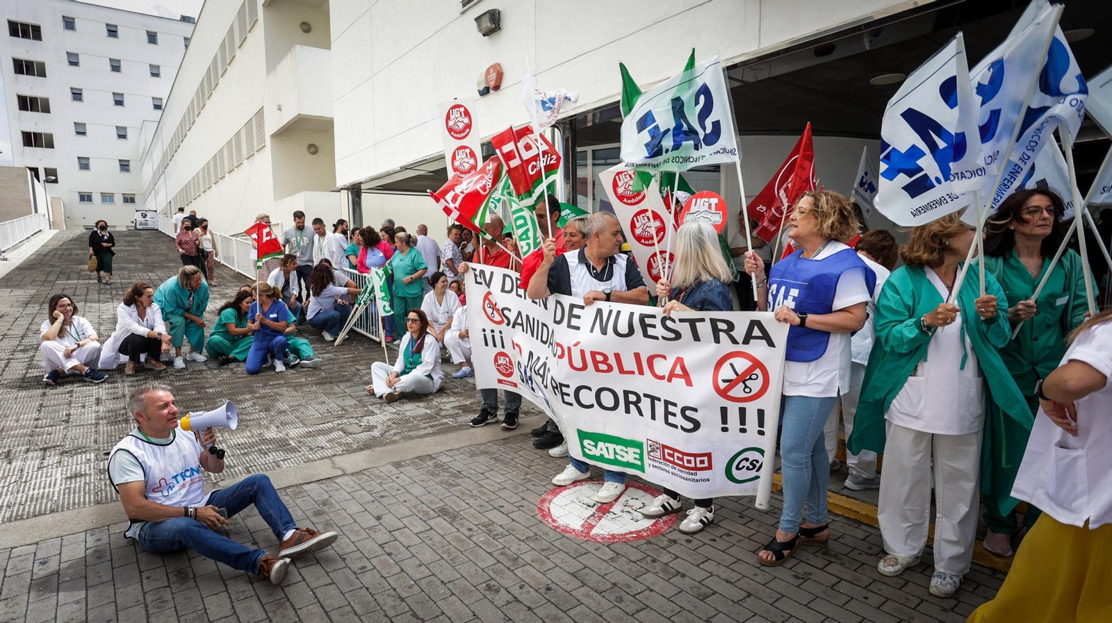 Imágenes de la protesta de sanitarios en el Hospital Universitario de Jerez