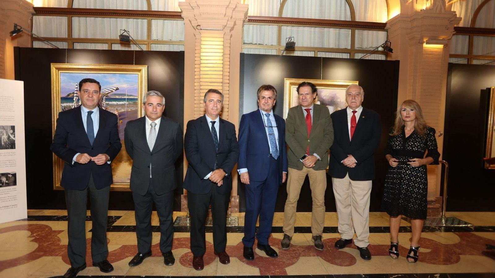 Ricardo Sanz, junto con el presidente del Labradores, Benito Mateos-Nevado, y otros asistentes a la inauguración.