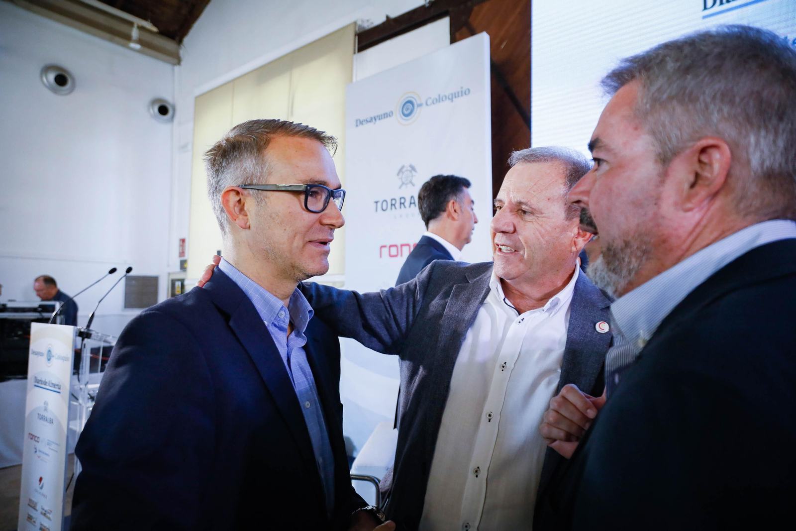 Imágenes del desayuno informativo