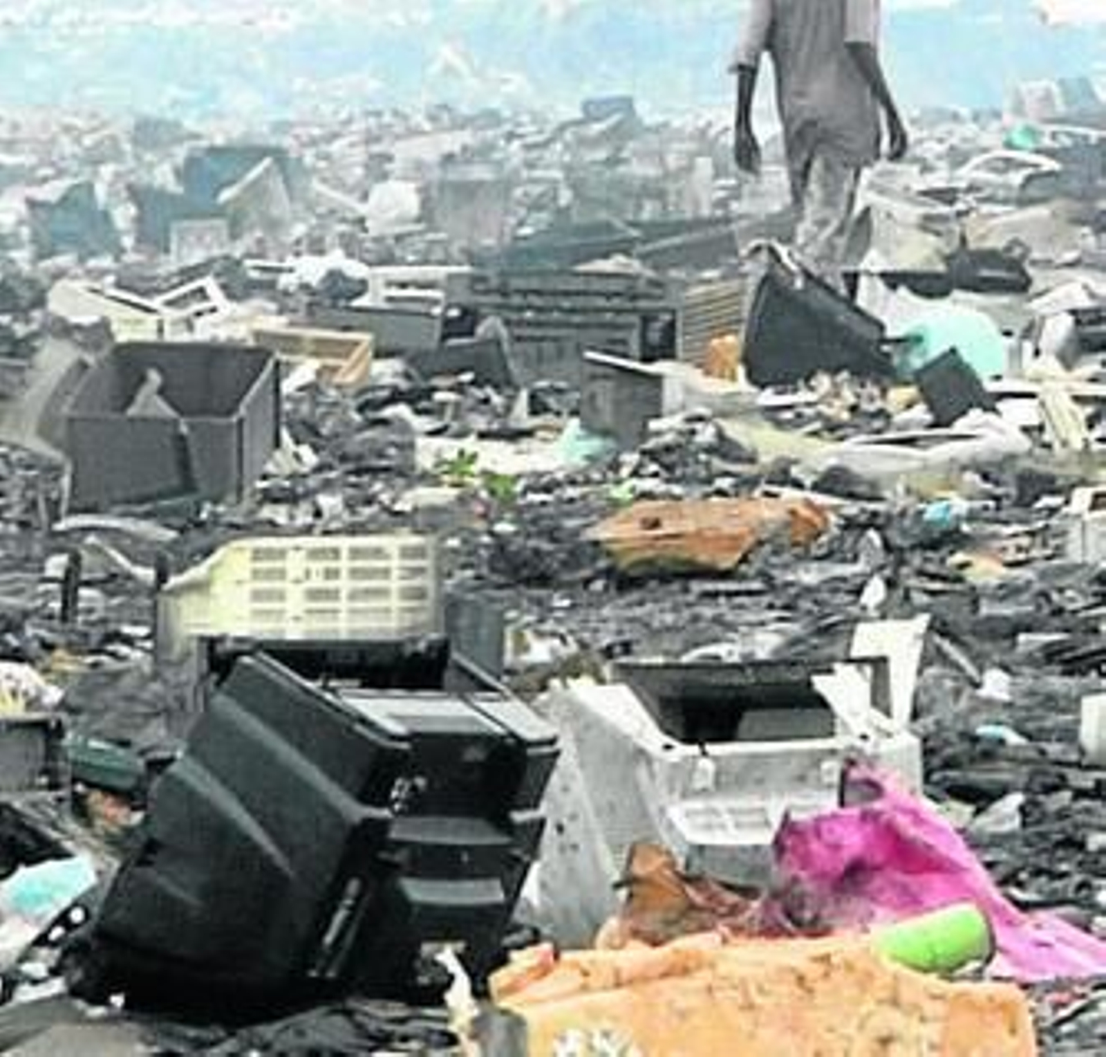 Una sobrecogedora estampa del reportaje 'Compar, tirar, comprar'.