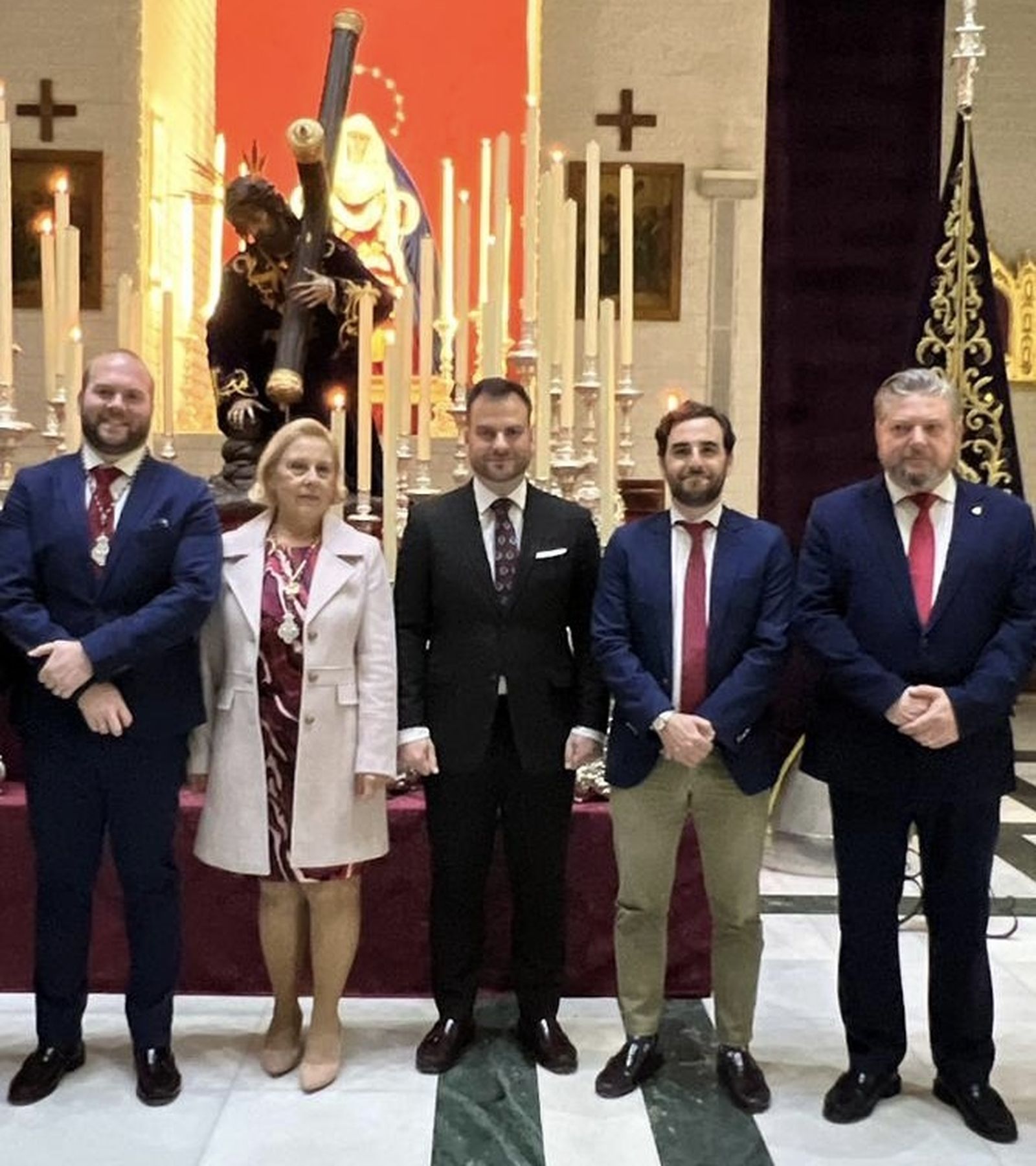 El pregonero, con los concejales.