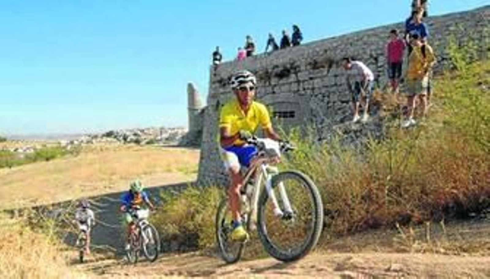 El corredor del Club Deportivo Royal Bikes, en plena ascensión durante el recorrido del pasado domingo.