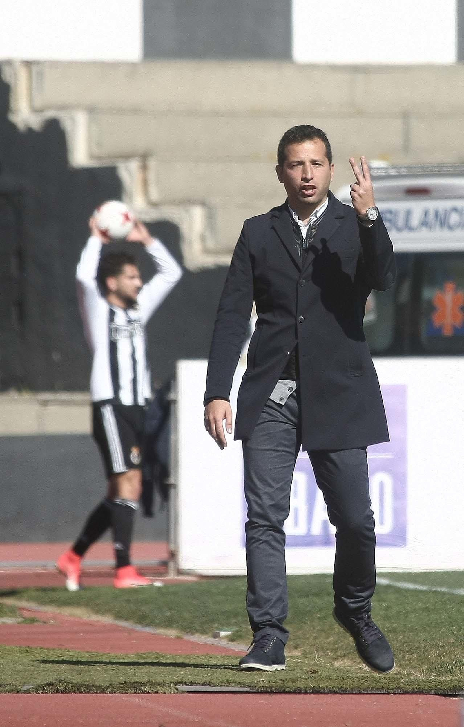 Ángel López, durante el encuentro de ayer en La Línea.