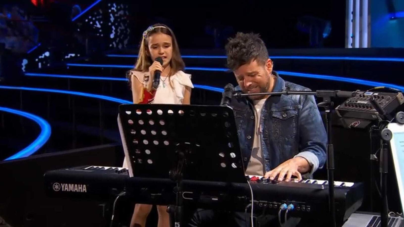 Martina Ramos canta con Pablo López
