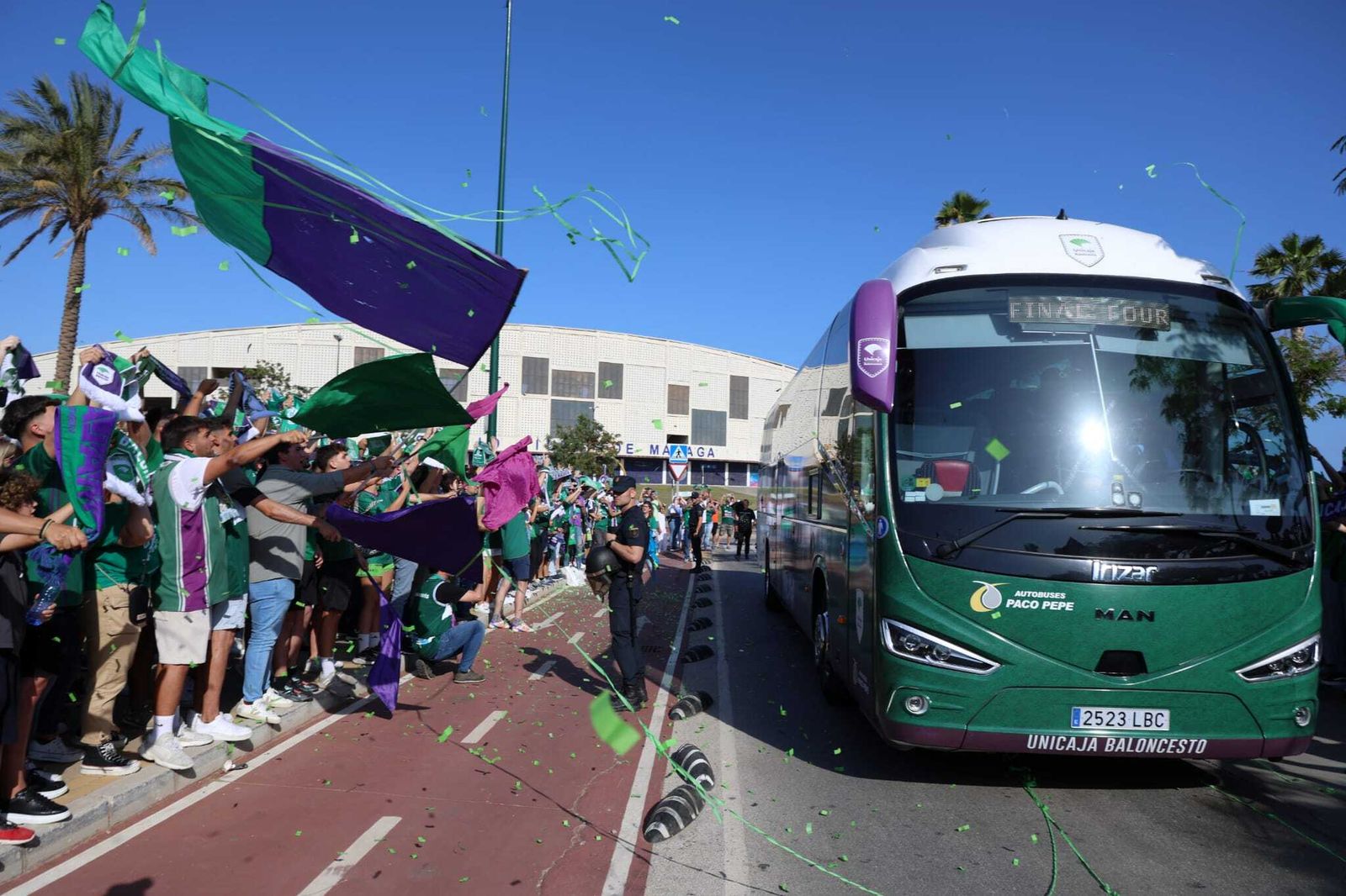 Recibimiento al Unicaja antes de las semifinales de la BCL, en fotos
