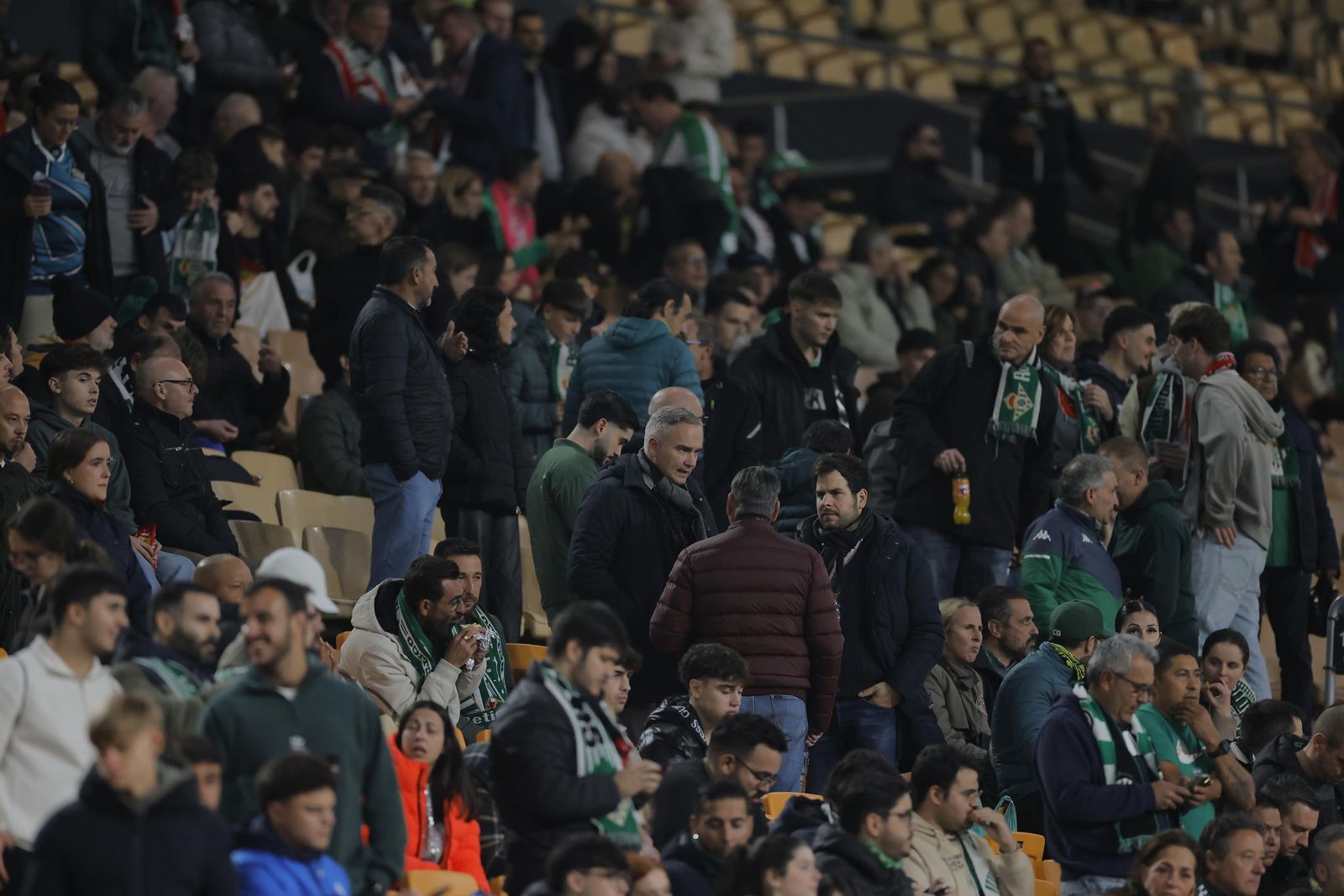 Búscate en las fotos del Betis - Utrecht