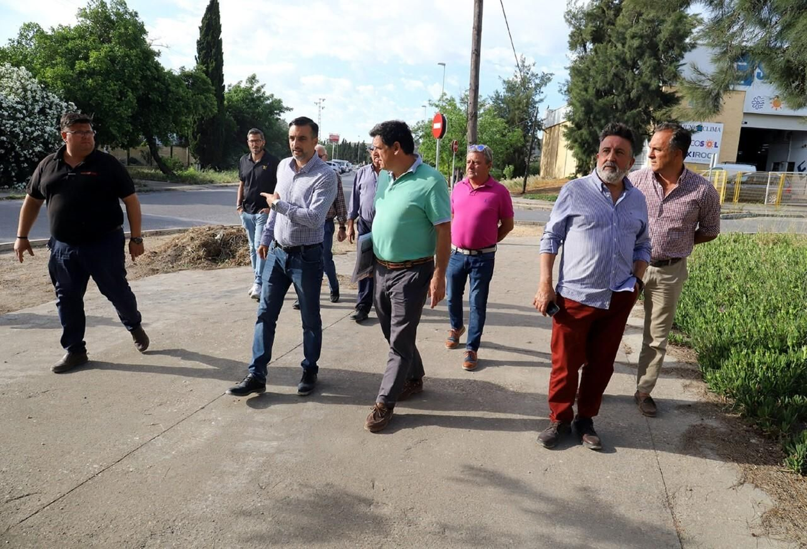 El delegado de Urbanismo visita el polígono El Portal con empresarios y representantes vecinales. El delegado de Urbanismo visita el polígono El Portal con empresarios y representantes vecinales.
