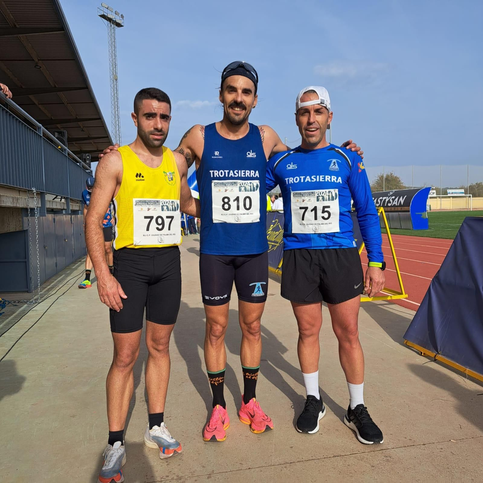Gregorio Martín posa junto a Jaime Cárdenas y Eusebio Fernández.