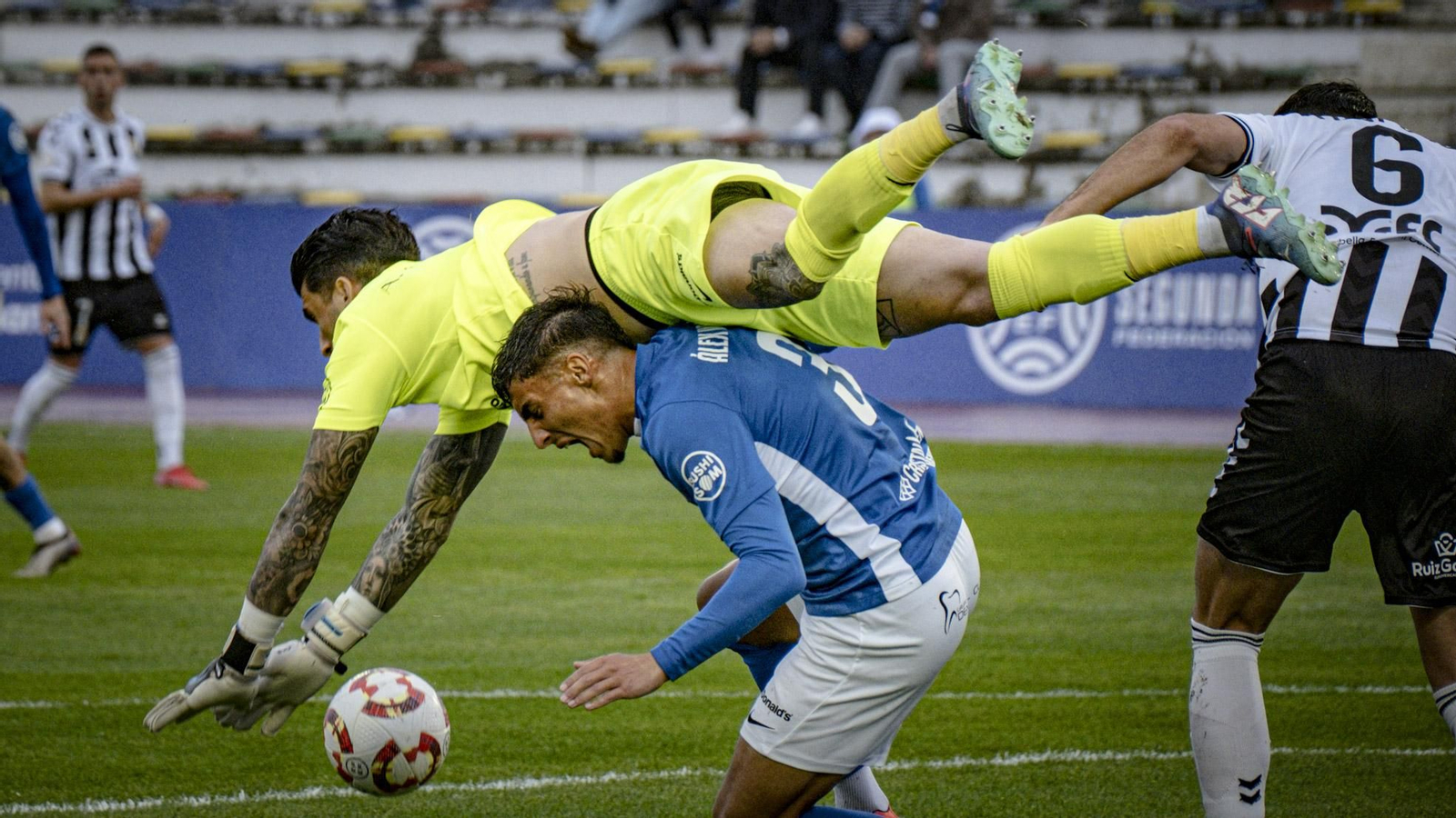Las imágenes del partido de fútbol entre el San Fernando Club Deportivo y la Balompédica Linense