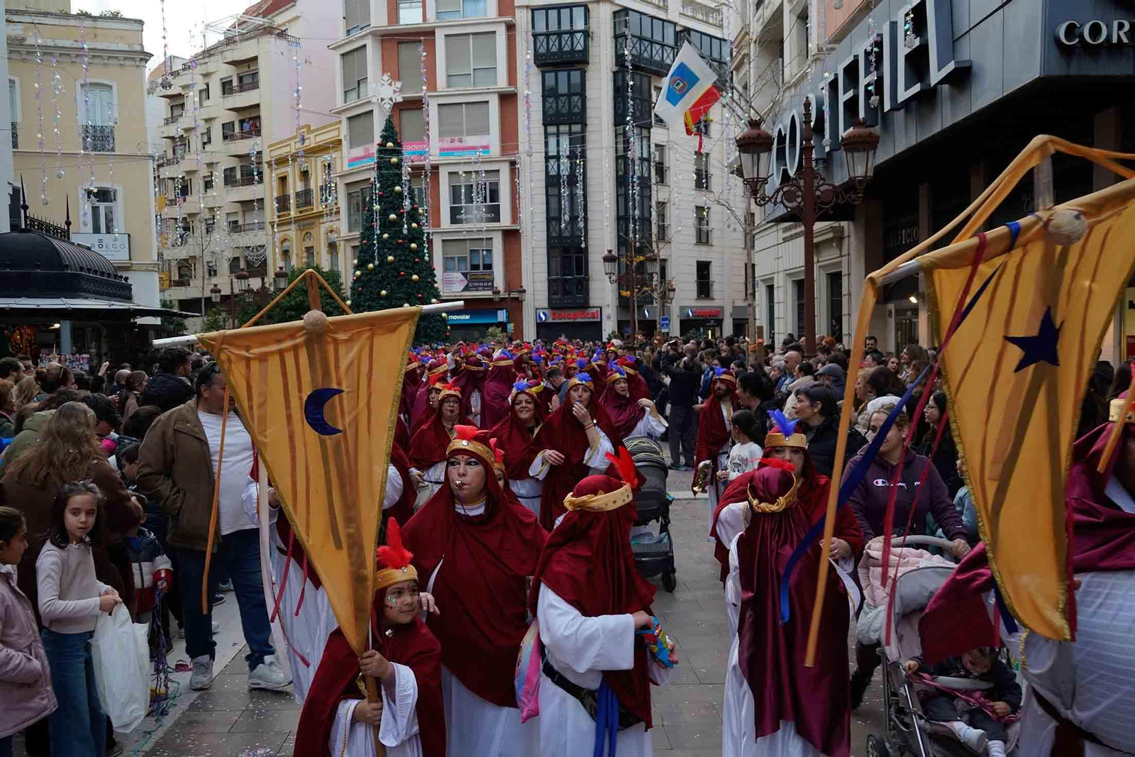 Imágenes de la Cabalgata de los Reyes Magos en Huelva