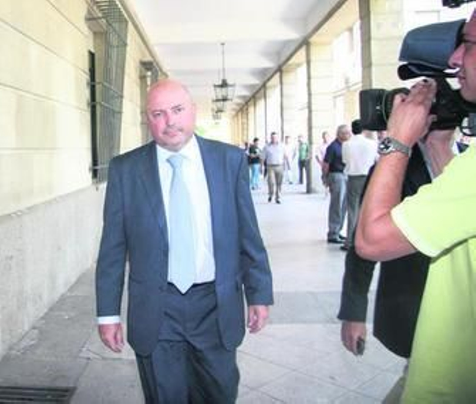 El ex director adjunto de Mercasevilla, Daniel Ponce, a la salida de los juzgados tras prestar declaración.