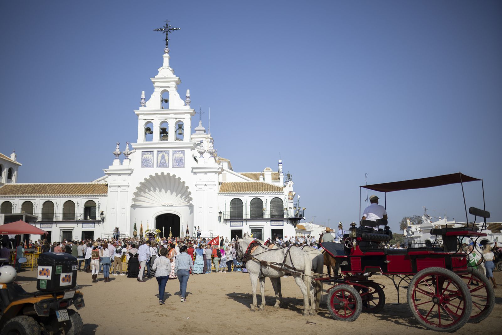 El Rocío 2023: Imágenes de la presentación de las Hermandades y ambiente en la aldea