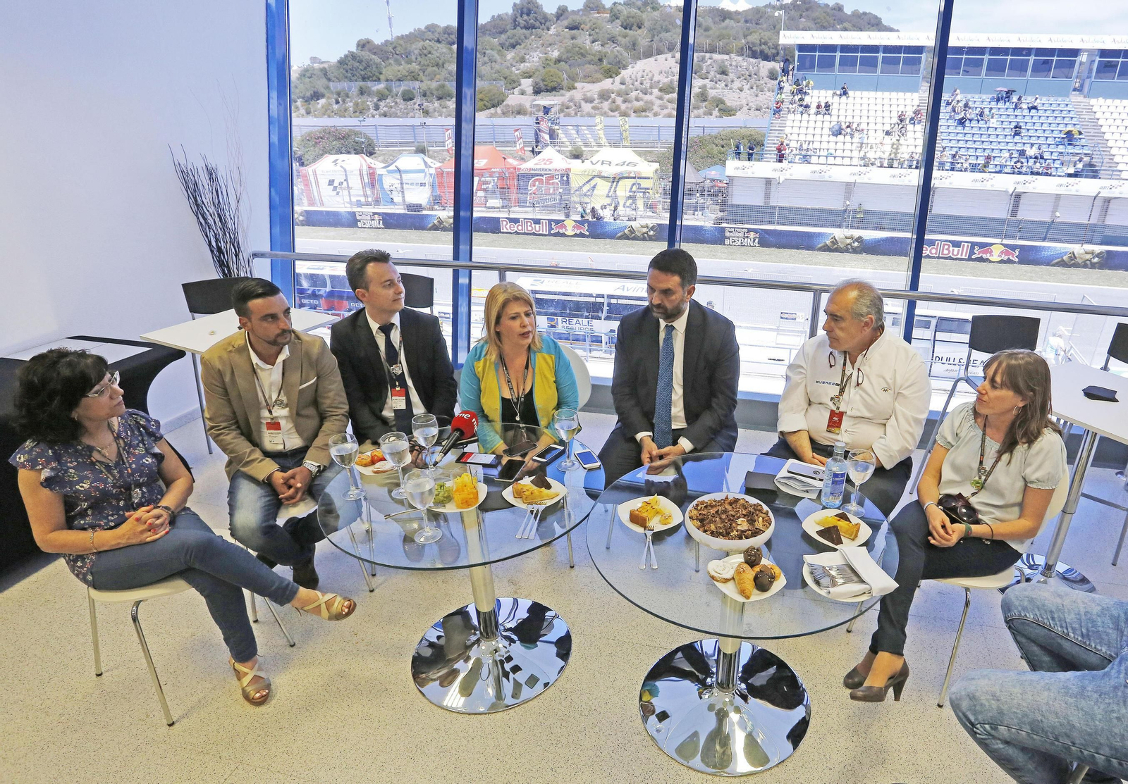 De izquierda a derecha: Carmen Collado, José Antonio Díaz, Santiago Galván, Mamen Sánchez, Francisco J. Fernández, Cornelio Vega y Laura Álvarez.