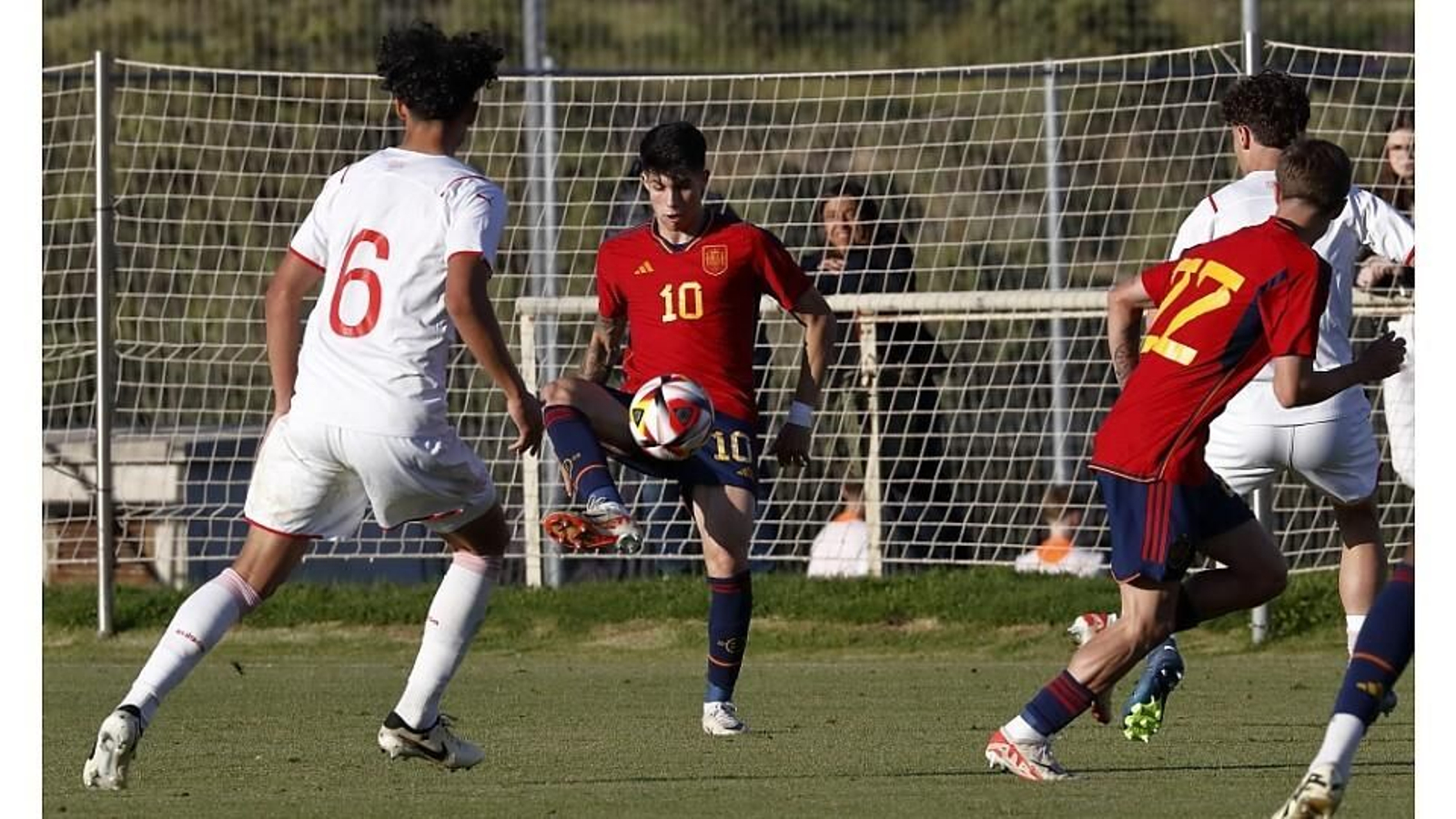 Izan Merino, capitán de la sub 18, y Antoñito Cordero luce el '10'