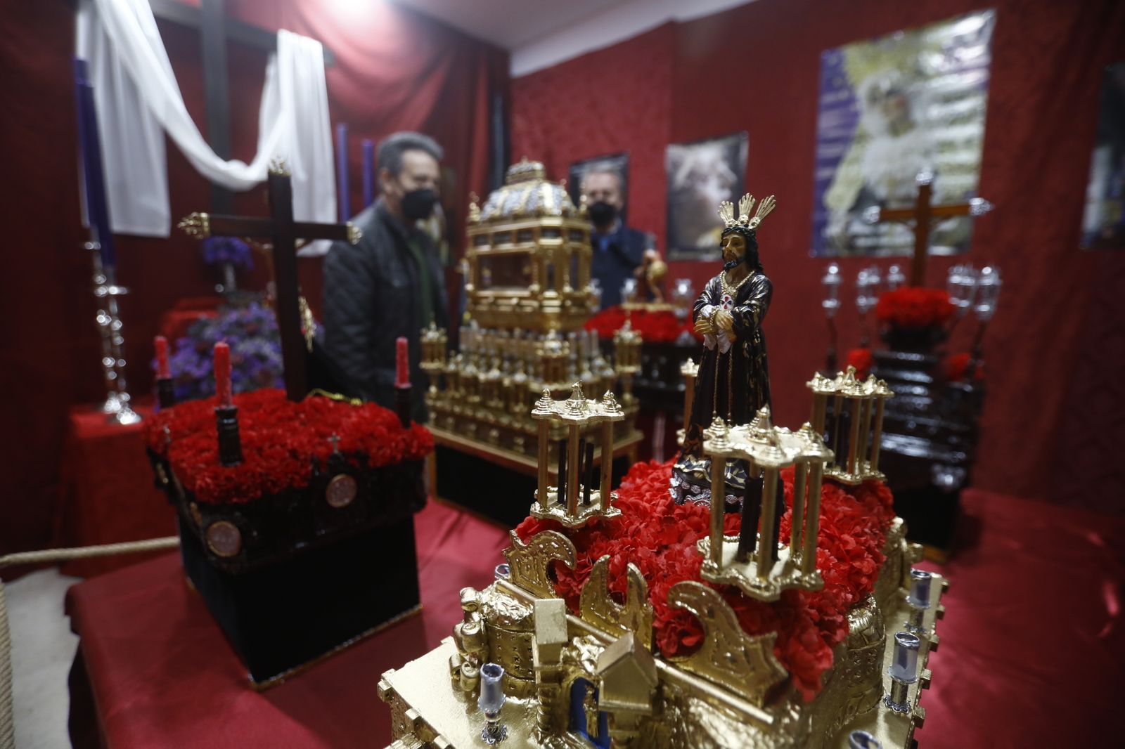 La exposición de pasos de Semana Santa en miniatura de la Asociación de Vecinos Nuestra Señora de Belén, en imágenes