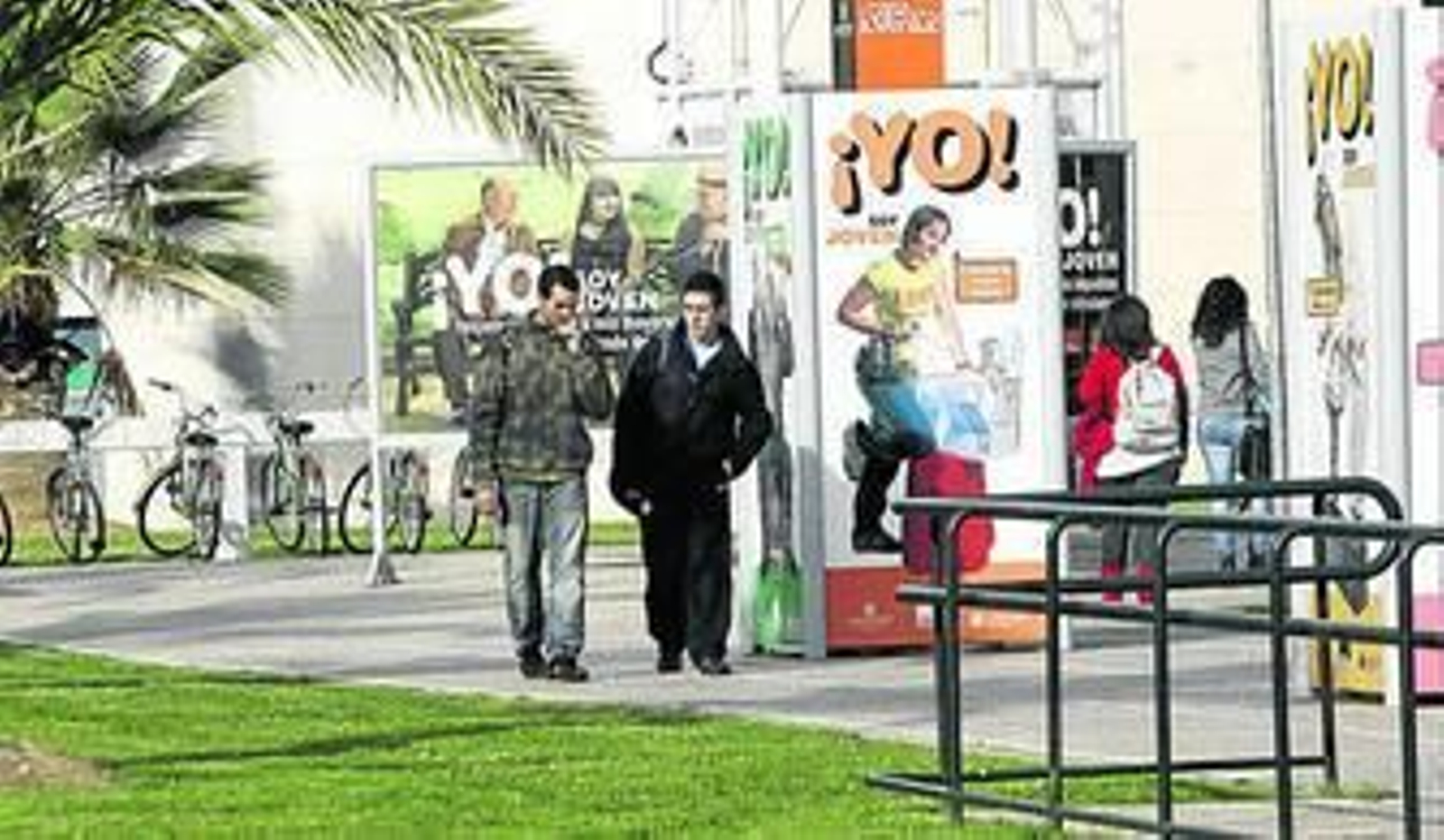Alumnos de la UCO, en el Campus de Rabanales.