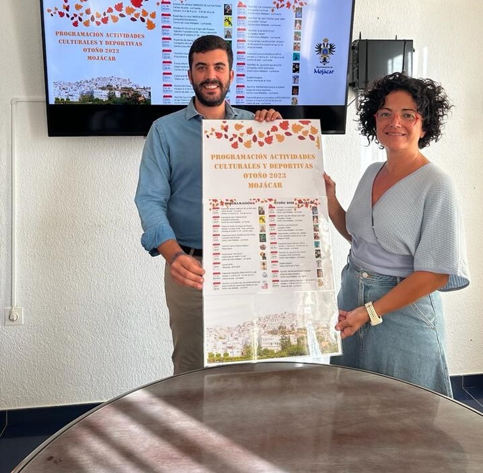 Francisco García, alcalde de Mojácar con Noemí Linares, concejala de Cultura.