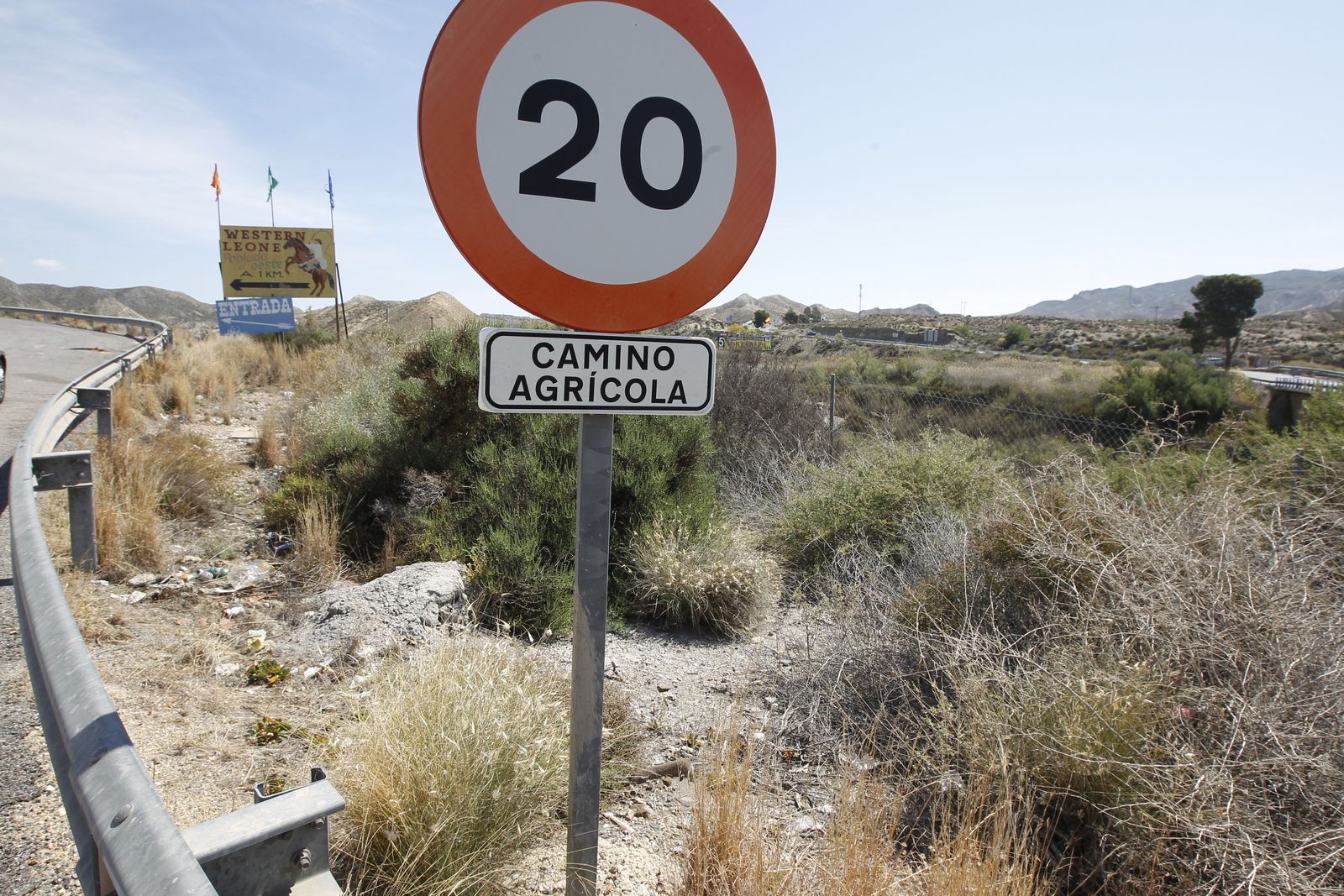 Fotogalería basura en el Desierto de Tabernas