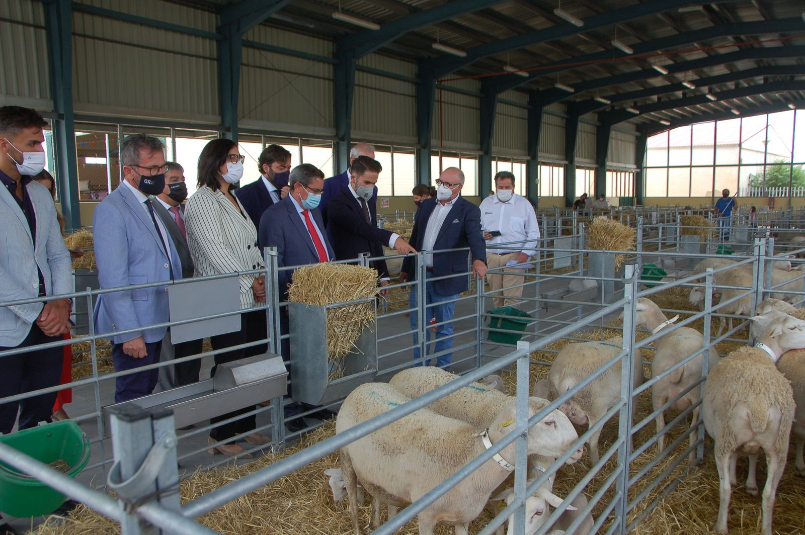 Inauguración de la Feria, con el alcalde Ramón Martínez, José Entrena y María José Martín